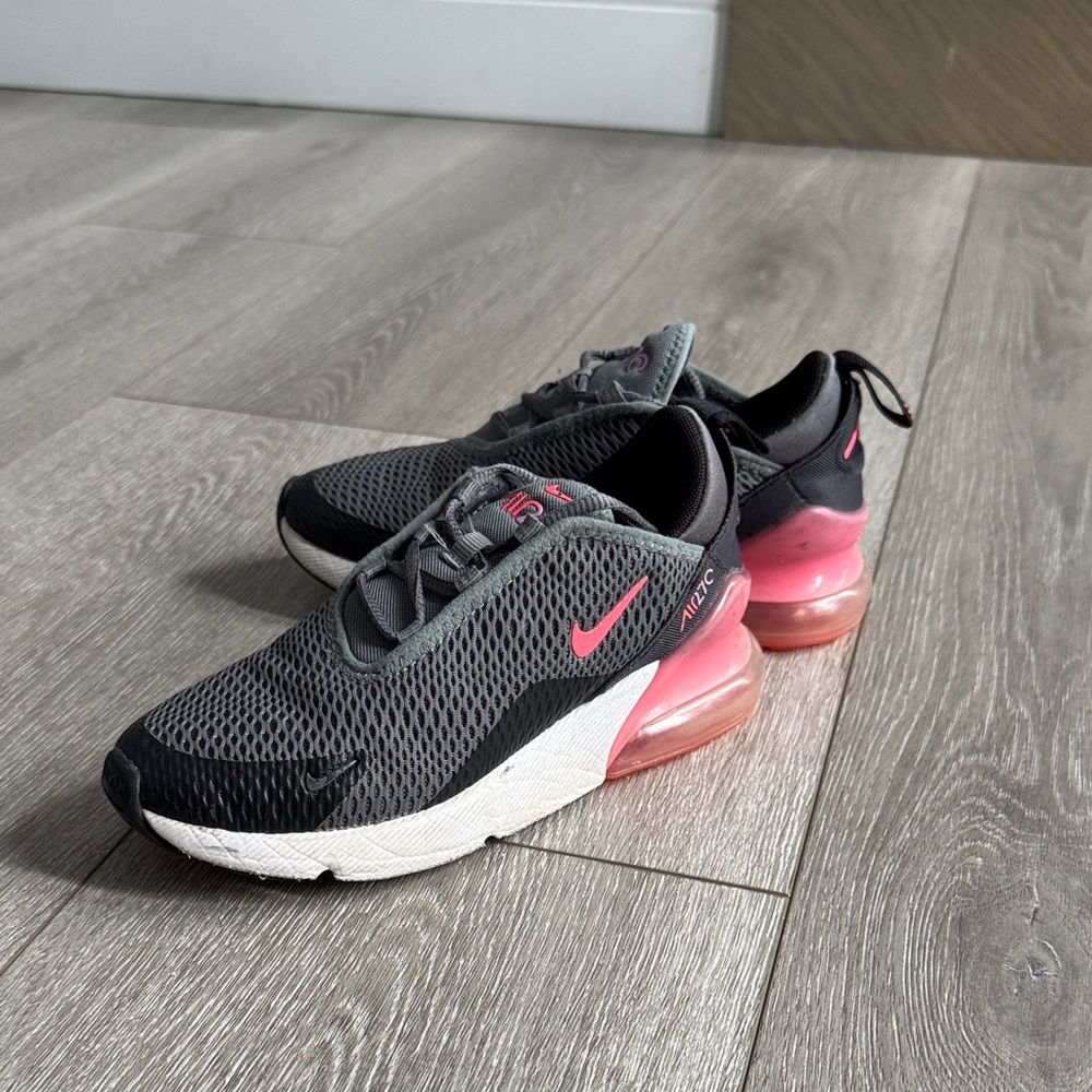 Nike Air Max 270 Gray and Pink Sneakers